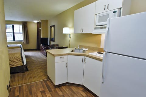 Bed, Kitchen or kitchenette