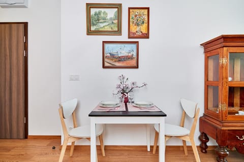 Vintage Apartment in New Estate with PARKING - Krzyki Wrocław by Renters Appartamento in Wroclaw