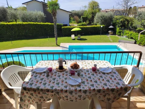 Dining area, Pool view, sunbed