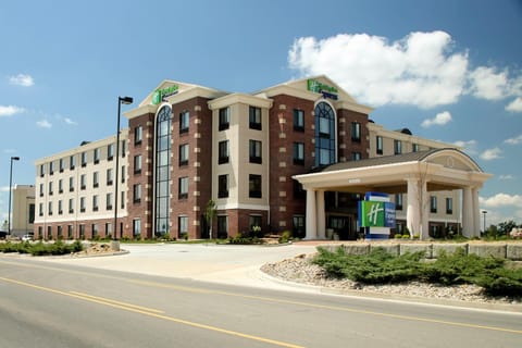 Holiday Inn Express & Suites Marion Northeast, an IHG Hotel Hotel in Marion