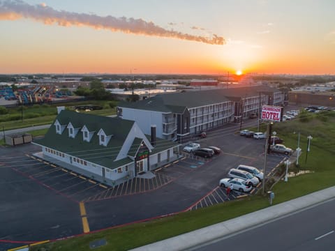 The Crossroads Hotel and Suites Irving Motel in Irving