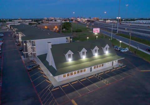 The Crossroads Hotel and Suites Irving Motel in Irving