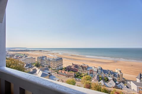 Property building, Nearby landmark, Day, Natural landscape, Bird's eye view, Summer, View (from property/room), Balcony/Terrace, Beach, Windsurfing, City view, Sea view