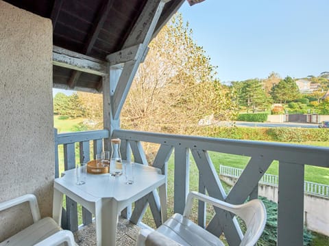 Patio, Spring, Day, Natural landscape, Summer, Garden, View (from property/room), Balcony/Terrace, Seating area, Dining area, Garden view