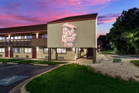 Red Roof Inn Hickory Motel in Hickory