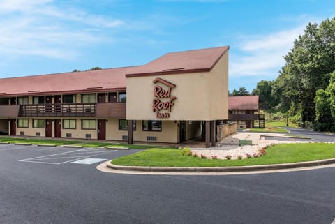 Red Roof Inn Hickory Motel in Hickory