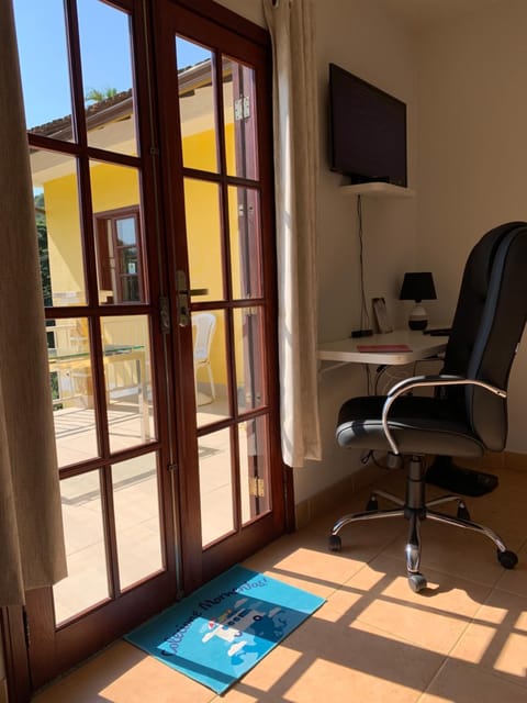 TV and multimedia, hair dresser