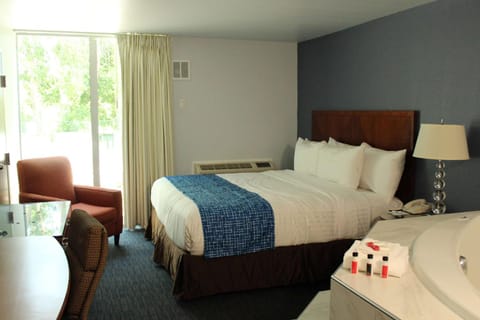 Travelodge by Wyndham Water's Edge Hotel - Racine Hotel in Racine