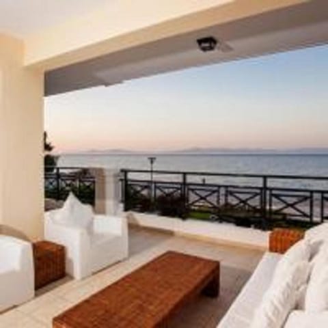 SeaRene Deluxe Seafront Maisonette Villa in Ialysos
