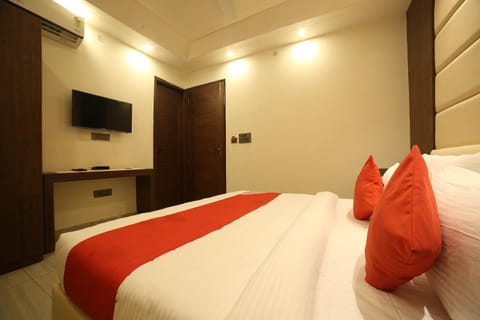Super OYO Status Inn Hotel in Dehradun