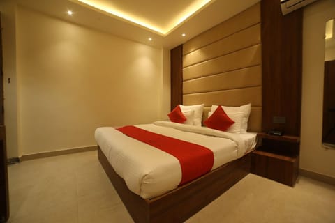 Super OYO Status Inn Hotel in Dehradun