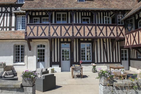 Le manoir des chevaux dorés Bed and Breakfast in Normandy