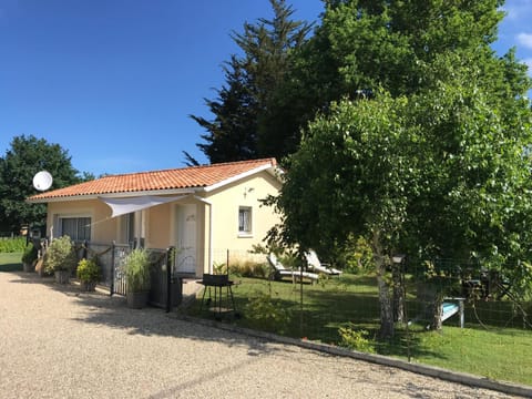 maisonnette entre forêt et occéan Casa in Vendays-Montalivet