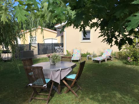 maisonnette entre forêt et occéan Casa in Vendays-Montalivet