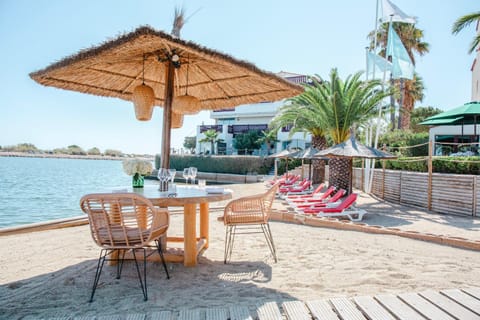 Restaurant/places to eat, Beach