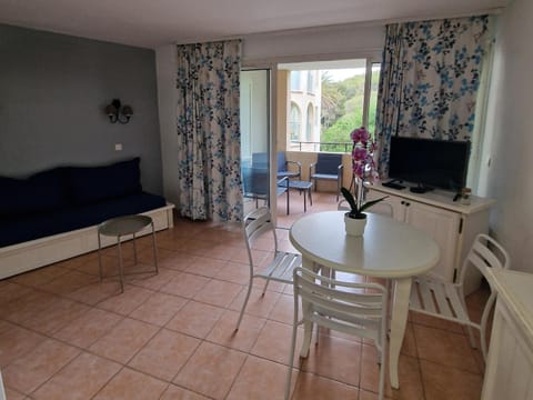 Appartement t2 - bord de mer - Piscine Apartment in Six-Fours-les-Plages