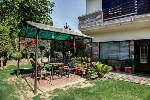 OYO Home Spacious Studio Sector 21-a Faridabad Alojamiento y desayuno in Noida