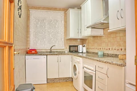 Kitchen or kitchenette, minibar, pet friendly, stove, washing machine