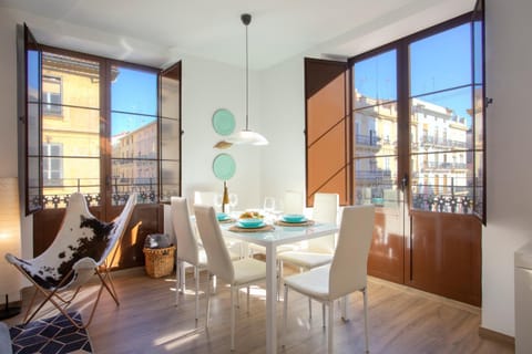 Living room, Seating area, Dining area