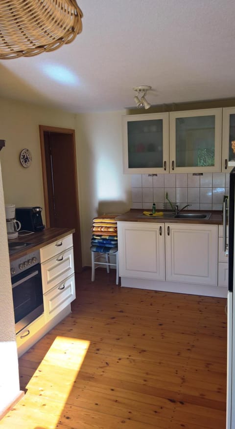 Kitchen or kitchenette, pet friendly, stove