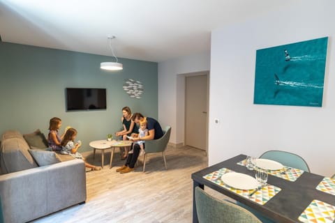 Dining area, Family