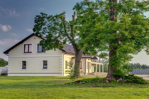 Property building, Spring, Day, Natural landscape, Garden, Garden view