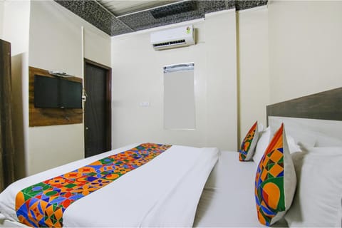 Communal lounge/ TV room, TV and multimedia, Photo of the whole room, Bedroom, air conditioner