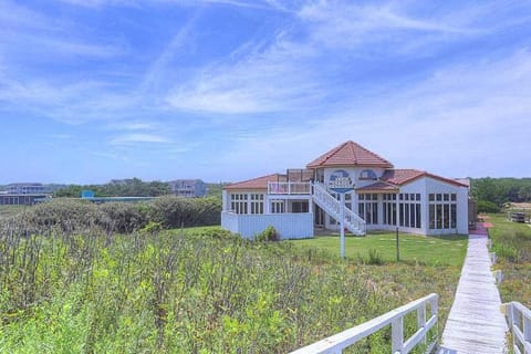 3059 Casa de Romance Oceanfront House in Southern Shores