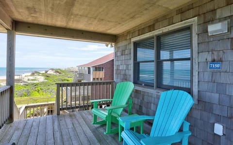 7150 Almost South I Oceanfront Duplex Haus in Nags Head