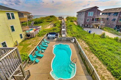 7030 Explorers Beacon Oceanfront PoolHot Tub Maison in Nags Head