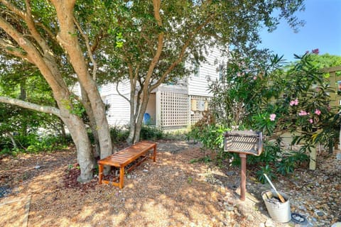 1675 A Shore Thing 2 min walk to beach access House in Corolla