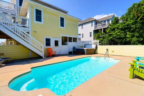 1675 A Shore Thing 2 min walk to beach access House in Corolla