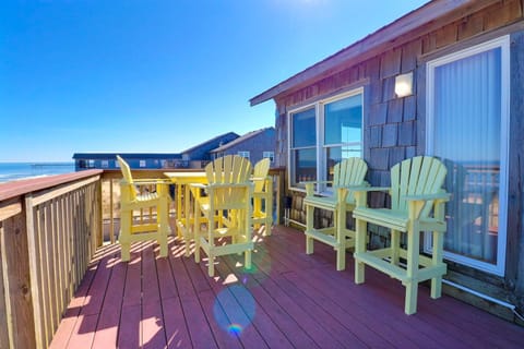 7041 Toes in the Sand Oceanfront Dog Friendly Haus in Nags Head