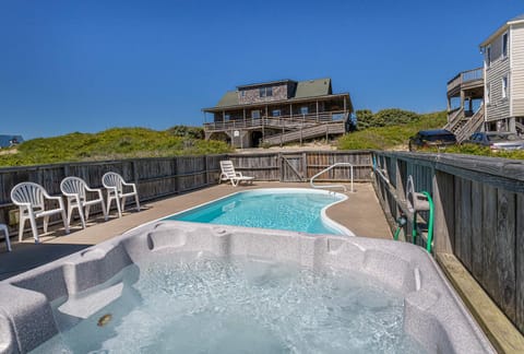 7060 Tides Times Oceanfront Pool Hot Tub House in Nags Head