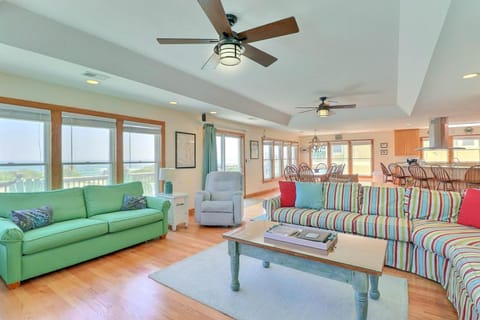 7080 Cool Breeze Oceanfront Pool Elevator House in Nags Head