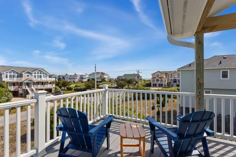 3015 Seventh Heaven 2 Min Walk to Beach House in Southern Shores