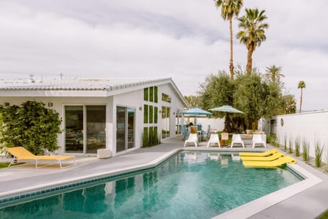 Mid Century Modern With Amazing Mountain View (E-Scooters Included) House in Indian Wells