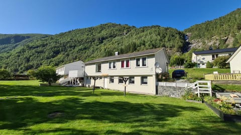 Property building, Facade/entrance, Garden