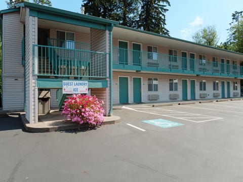 Sweet Home Inn Motel in Willamette Valley