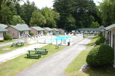 Lincoln Log Colony Resort in Queensbury
