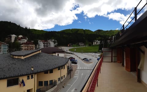 Neighbourhood, Balcony/Terrace, City view, Mountain view, Street view