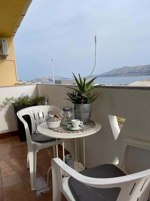 Natural landscape, View (from property/room), Balcony/Terrace, Living room, Dining area, Sea view