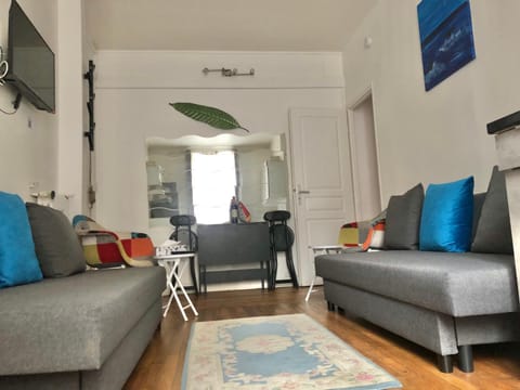 Nice Apartment ideal to visit Paris Copropriété in Clichy