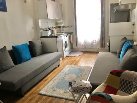 Nice Apartment ideal to visit Paris Copropriété in Clichy
