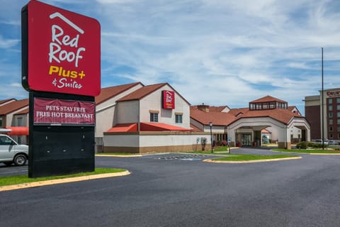 Red Roof Inn PLUS+ & Suites Knoxville West - Cedar Bluff Hotel in Cedar Bluff
