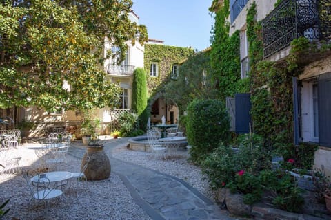 Property building, Patio, Garden, Garden view