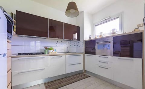 Kitchen or kitchenette, oven