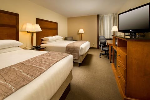 Drury Inn & Suites Springfield Hotel in Lake Springfield