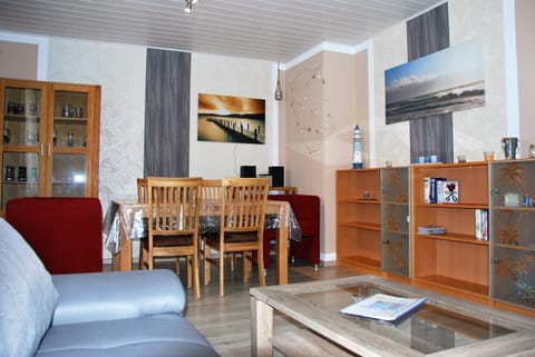 Seating area, Dining area