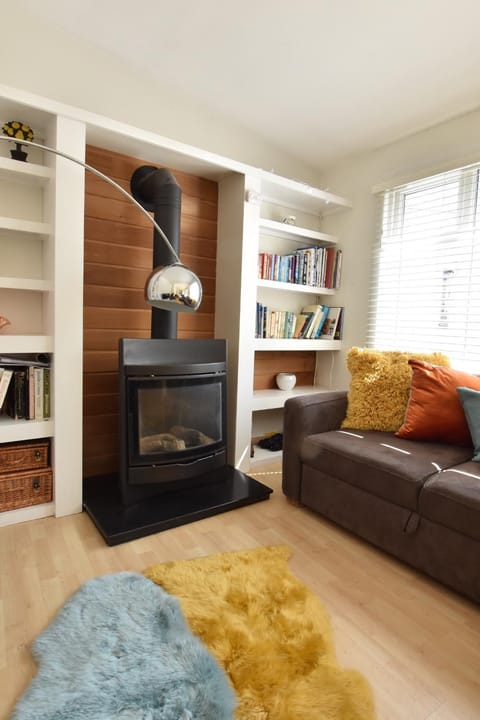 Living room, Seating area, fireplace